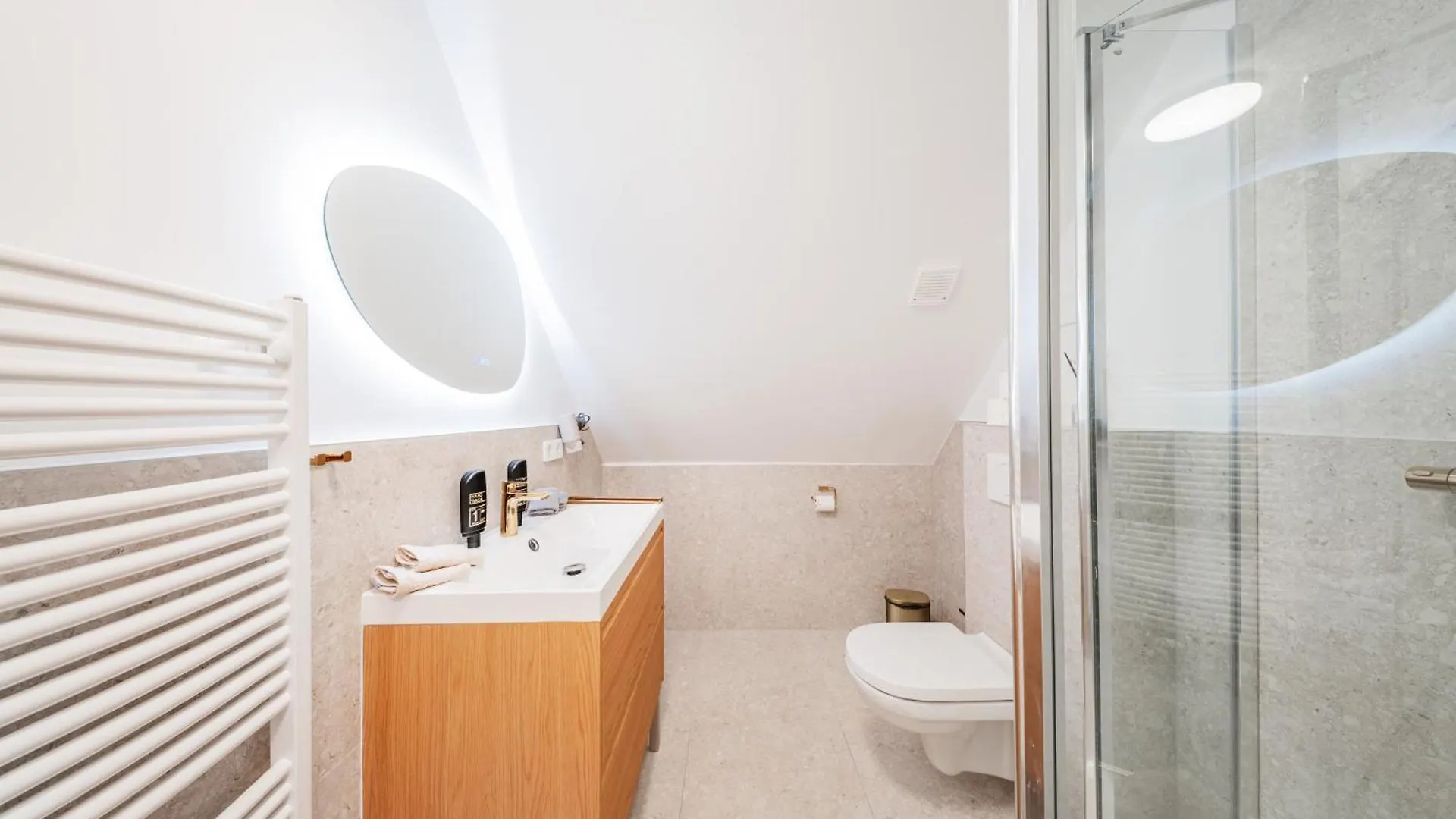 The Peak By Home1 Innsbruck Hostel