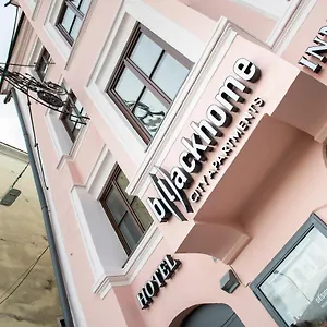 Blackhome Boutique I Contactless Check-in Lägenhetshotell
